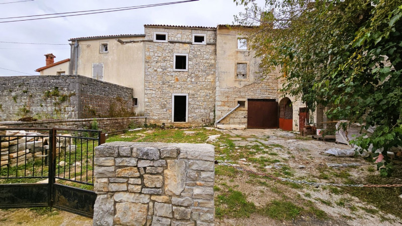 Generalsaniertes Reihenhaus aus Stein in Mrgani nahe Rovinj (ca. 11km Luftlinie)